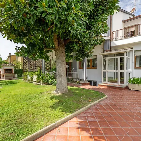 Spaziosa Villa Con Piscina, Bbq E Campi Da Tennis Villa Casal Palocco
