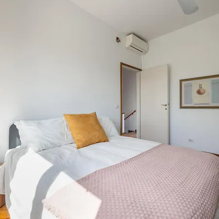 Spaziosa Villa Con Piscina, Bbq E Campi Da Tennis Casal Palocco
