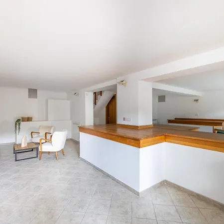Villa Spaziosa Con Piscina, Bbq E Campi Da Tennis Per Famiglie E Gruppi Di Amici