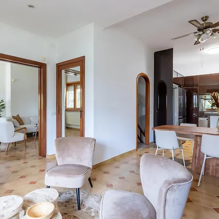 Villa Spaziosa Con Piscina, Bbq E Campi Da Tennis Per Famiglie E Gruppi Di Amici *