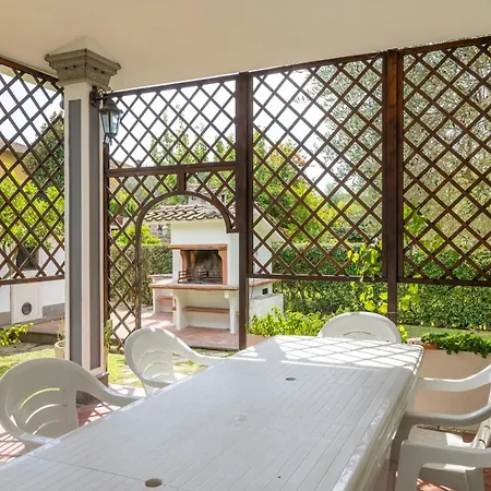 Spaziosa Villa Con Piscina, Bbq E Campi Da Tennis *