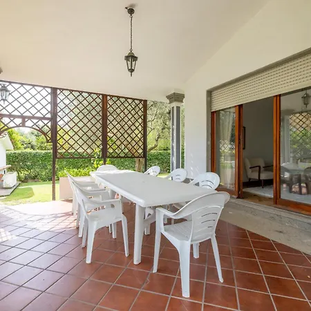 Villa Spaziosa Con Piscina, Bbq E Campi Da Tennis Per Famiglie E Gruppi Di Amici