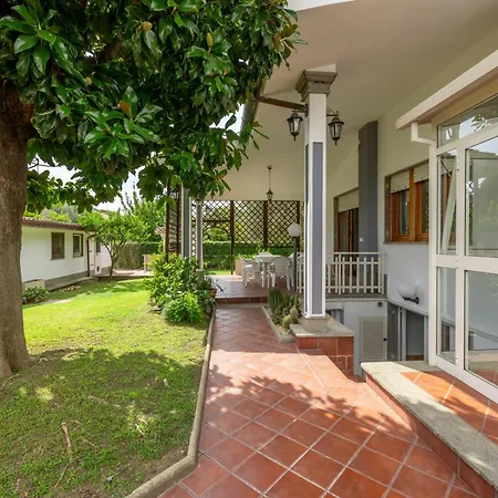Spaziosa Con Piscina, Bbq E Campi Da Tennis Per Famiglie E Gruppi Di Amici Villa *