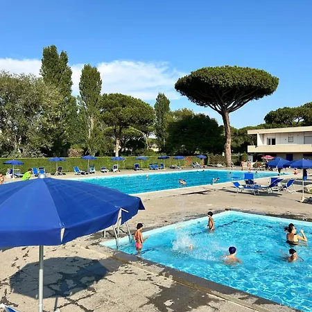 Spaziosa Con Piscina, Bbq E Campi Da Tennis Per Famiglie E Gruppi Di Amici Villa