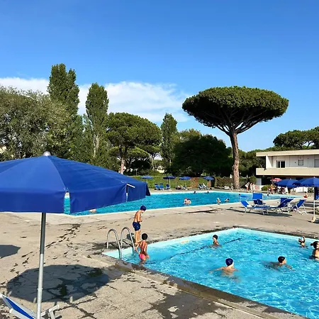 Spaziosa Con Piscina, Bbq E Campi Da Tennis Per Famiglie E Gruppi Di Amici